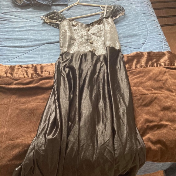 Gothic Halloween costume/dress - Picture 3 of 5